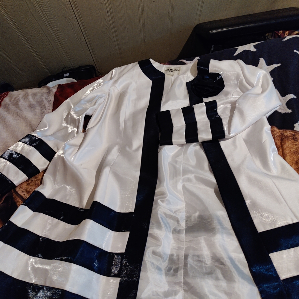 Massini White and Navy Outfit - Picture 7 of 12